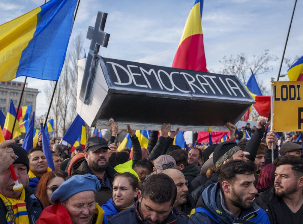 Oko 4.000 ljudi na protestima zbog poništavanja izbora u Rumuniji