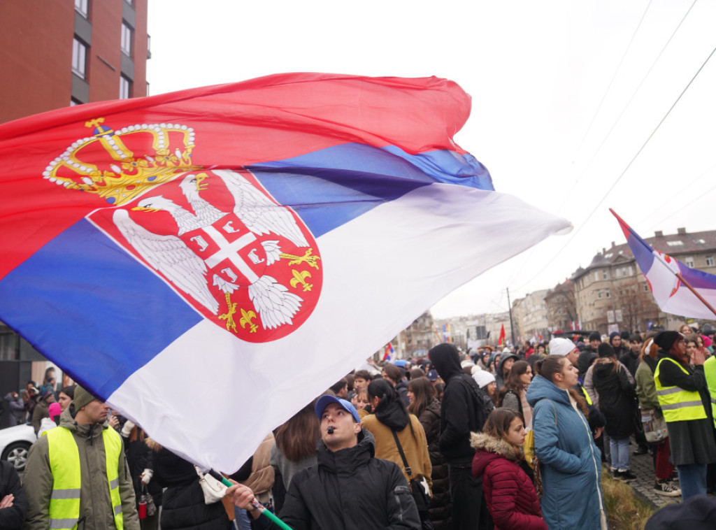 Grupa studenata blokirala Mostarsku petlju i motoput u oba smera