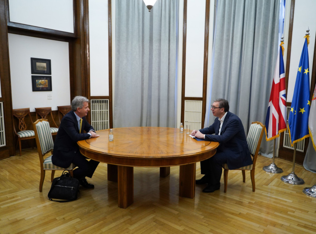 Predsednik Vučić sastao se sa britanskim ambasadorom Edvardom Fergusonom