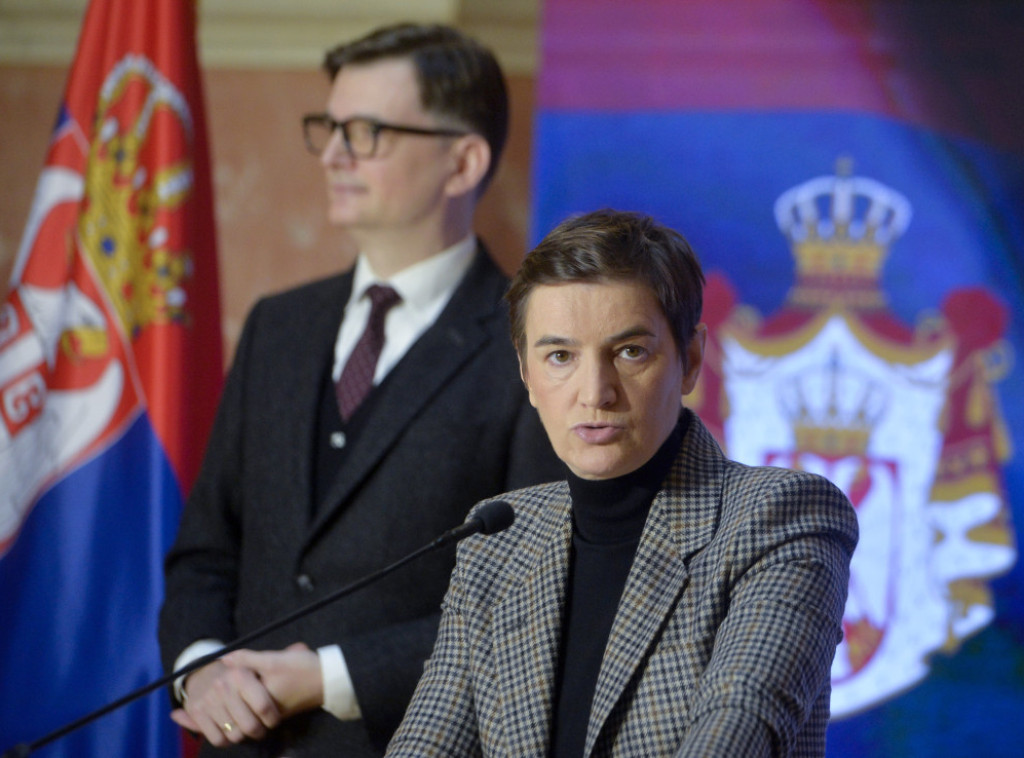 Ana Brnabić: Evo 100 potpisa, a opoziciji demokratska prilika da skloni Vučića