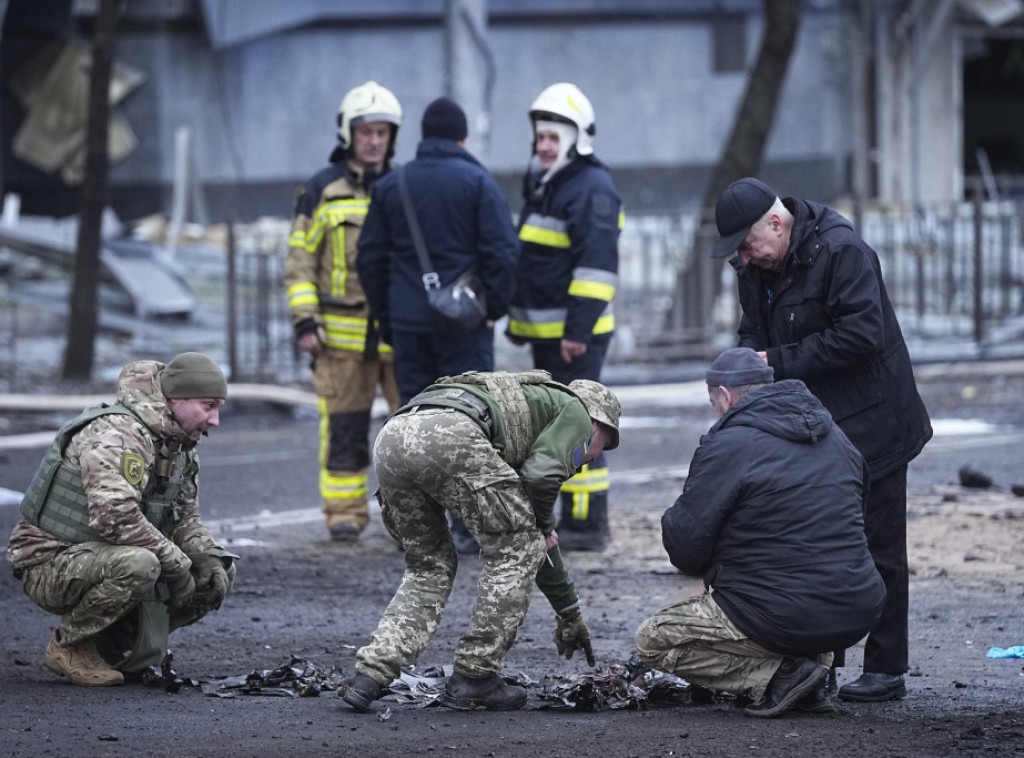 Najmanje četiri osobe poginule u ruskom napadu na Kijev, tri ranjene