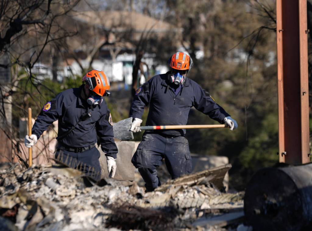 Los Anđeles: Požar u Palisejdsu ugašen 39 odsto, u Itonu 65 odsto