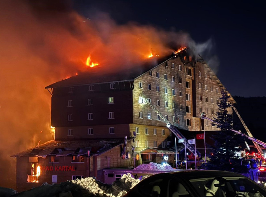 Turska: U požaru u hotelu u ski centru poginulo desetoro ljudi, povređeno 32