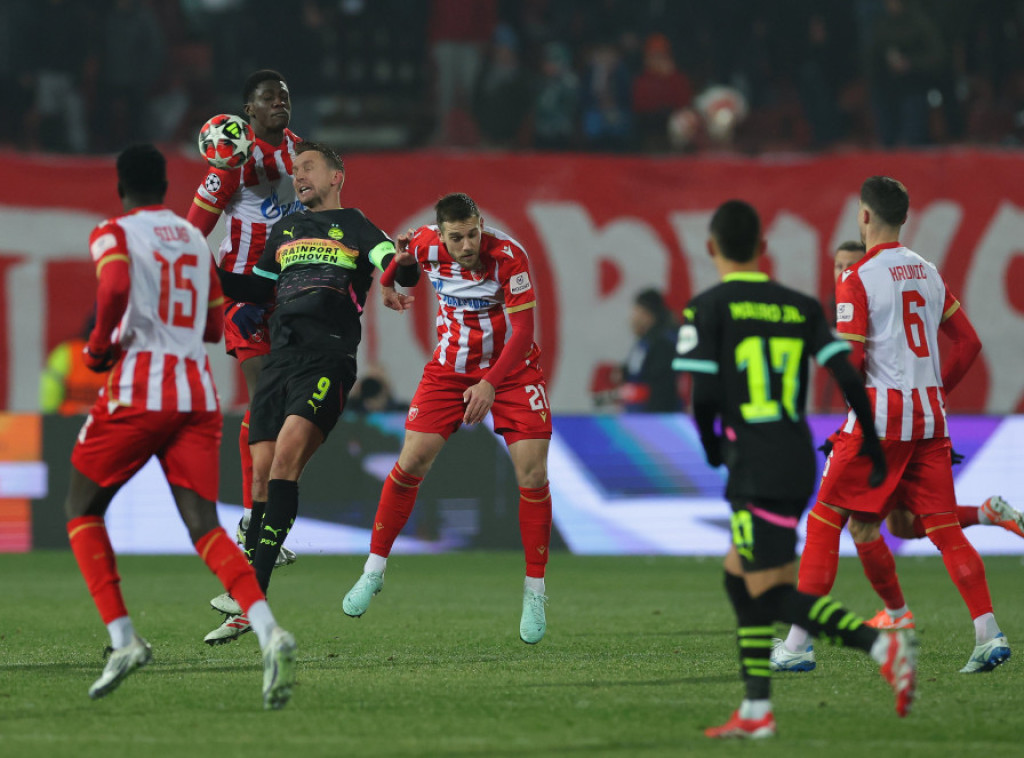 Fudbaleri Crvene zvezde poraženi od PSV-a, od 0:3 umalo do remija