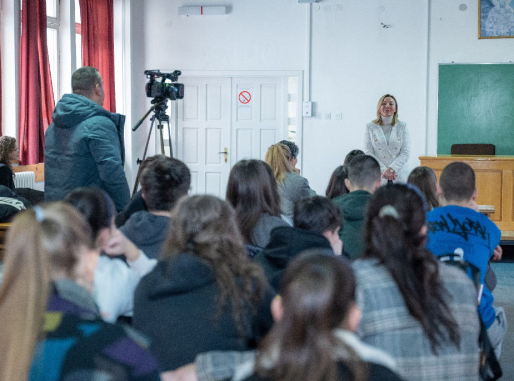 Macura u Gimnaziji u Priboju učestovala na predavanju na temu prevencije nasilja