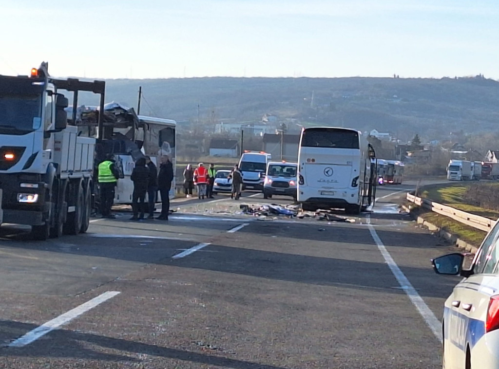 Dvoje stradalih u sudaru dva autobusa na Obrenovačkom putu