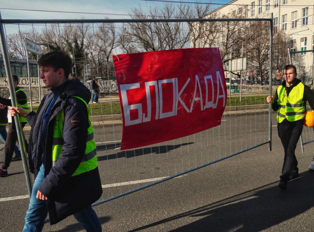 Studenti u blokadi i jedan broj građana blokirali sva tri mosta u Novom Sadu