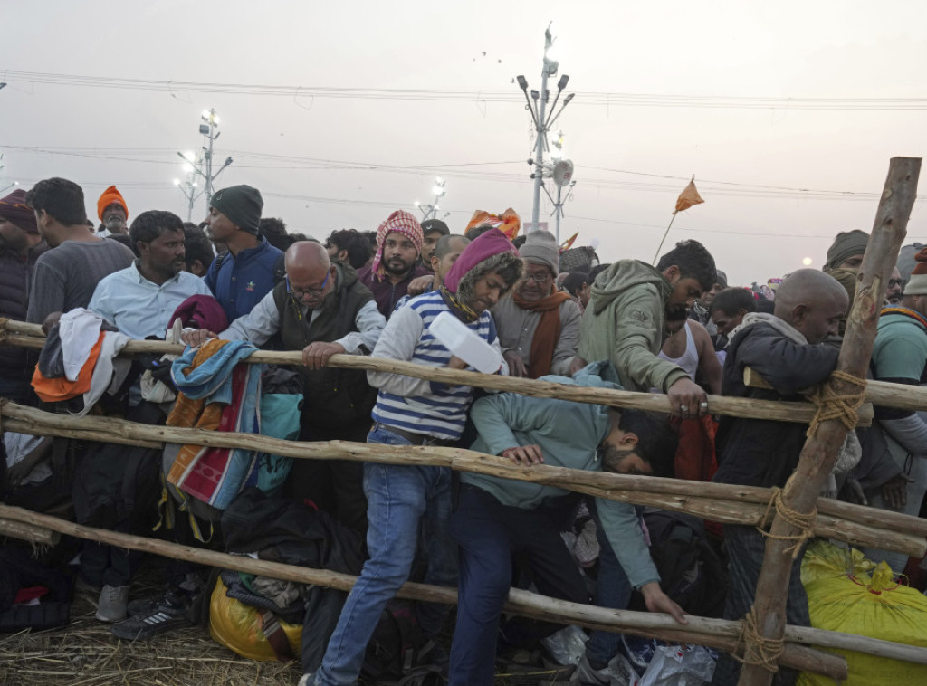 Najmanje 15 osoba poginulo u stampedu u Indiji