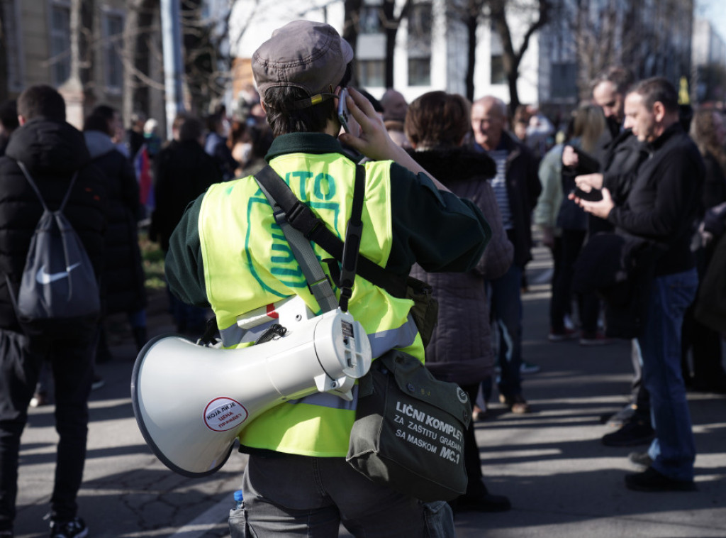 Students begin protest walk from Belgrade to Novi Sad