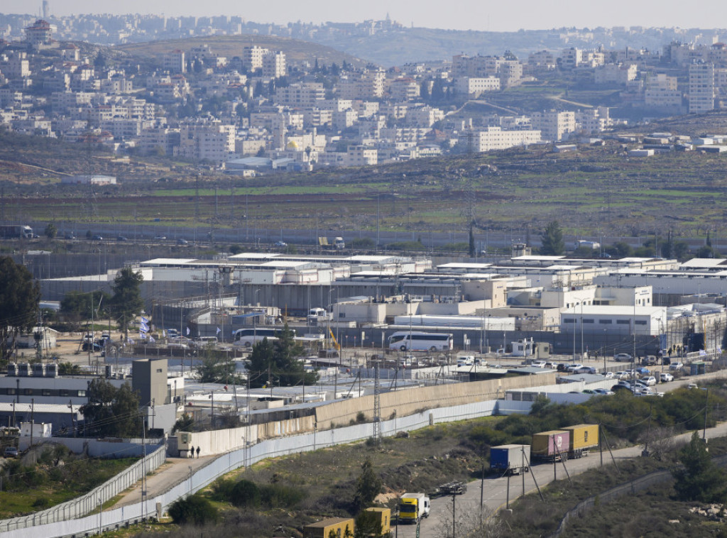 Tajms of Izrael: Autobusi sa palestinskim zatvorenicima napustili izraelski zatvor na Zapadnoj obali