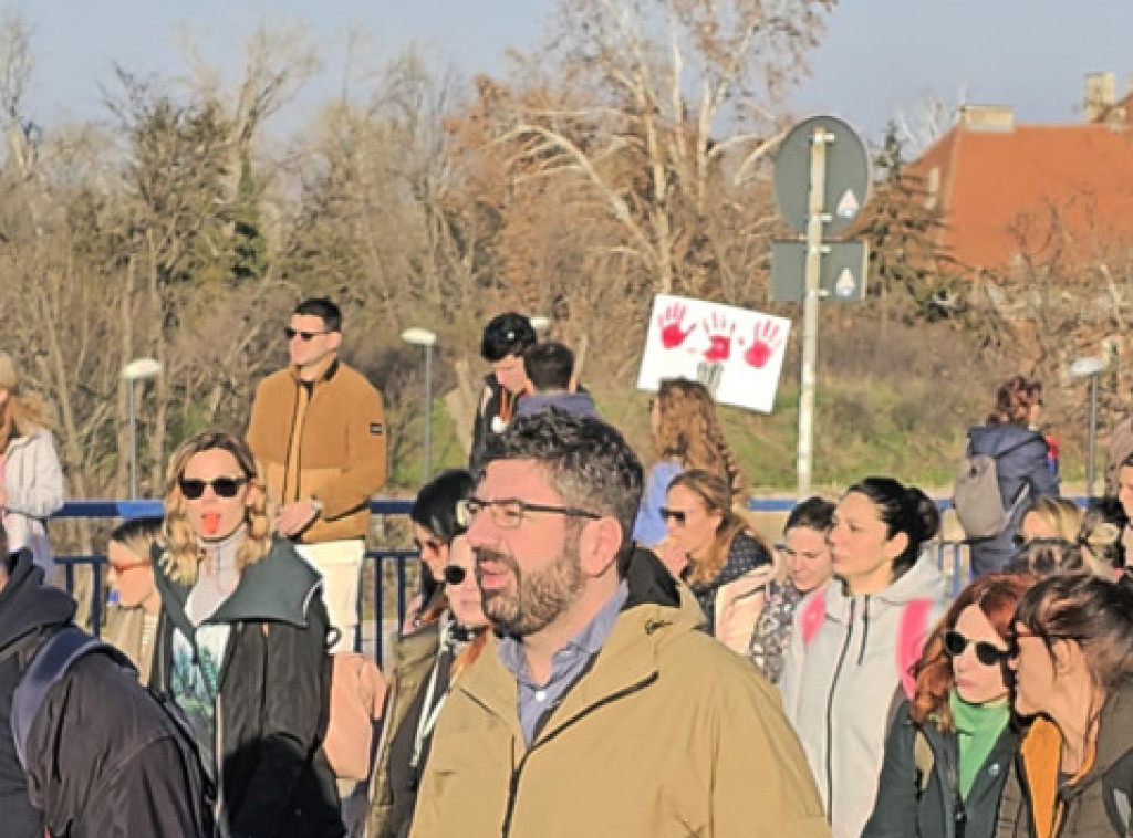 U Novom Sadu u toku blokada mostova, među učesnicima blokade i opozicioni političari