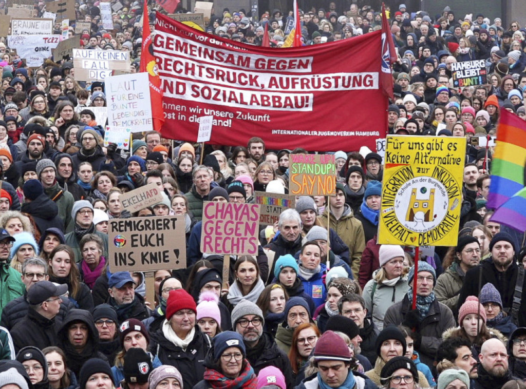 Nemačka: Desetine hiljada ljudi na protestu protiv migracione politike CDU