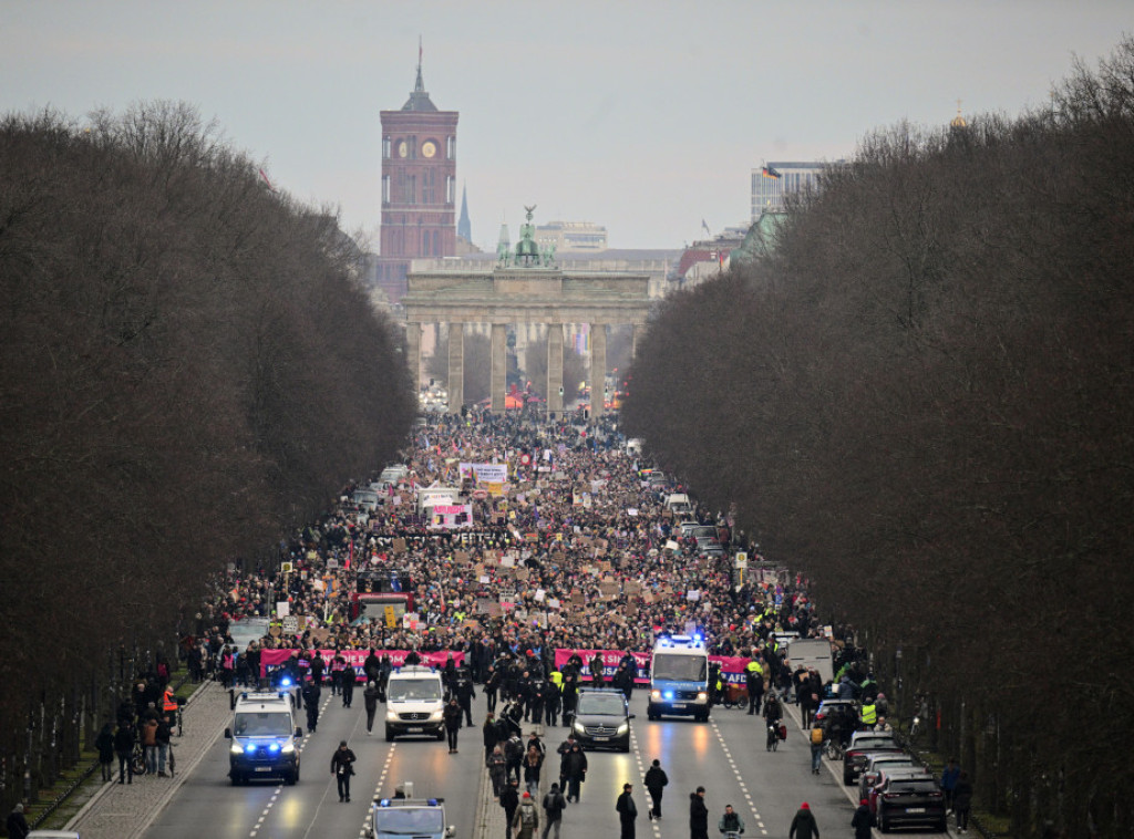 Tagesšpigel: Više od 30.000 ljudi protestovalo u Berlinu protiv desničara