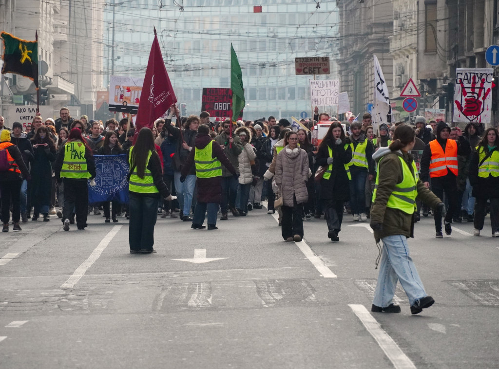 Protest ispred Ministarstva prosvete u znak podrške prosvetnim radnicima