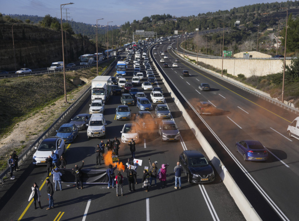 Porodice izraelskih talaca blokirale auto-put, traže da se ne ugrozi dogovor o taocima