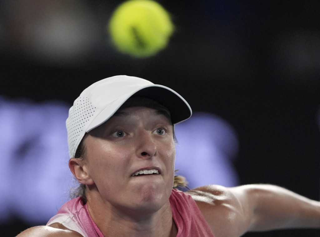 Iga Švjontek pobedila Elenu Ribakinu za plasman u polufinale WTA turnira u Dohi