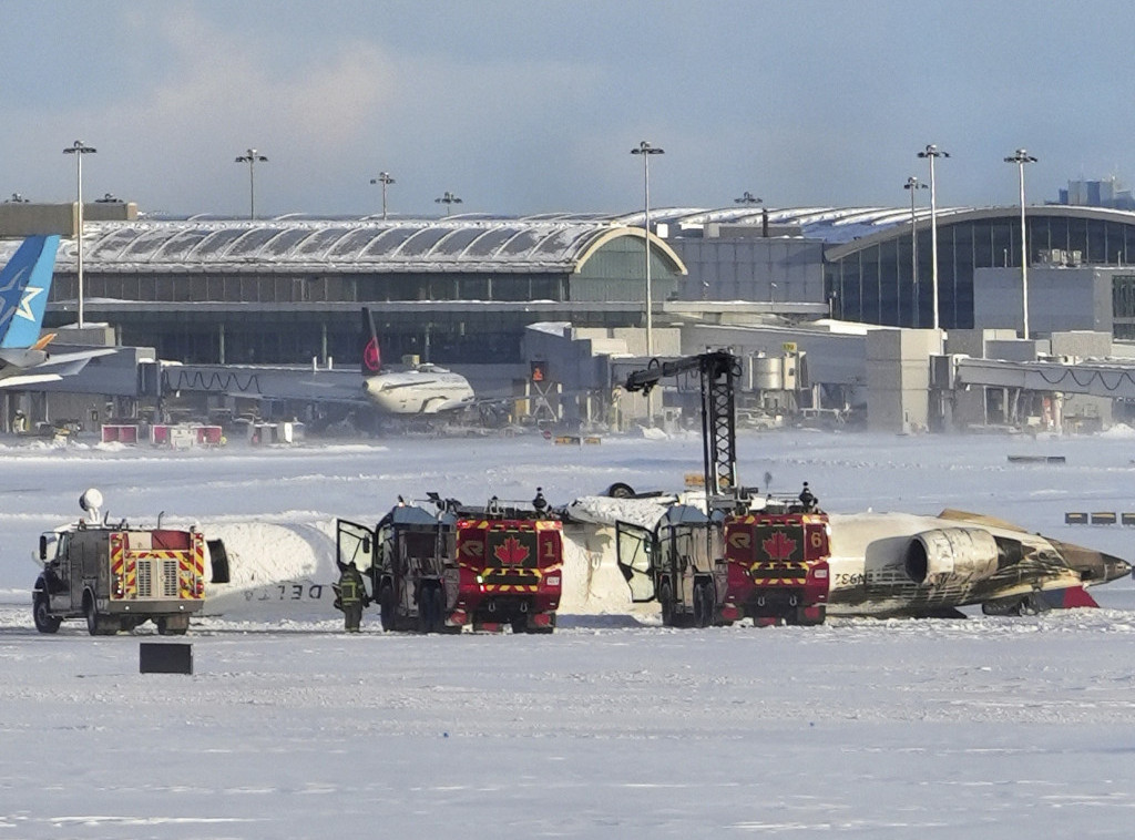 Povređeni u nesreći aviona na aerodromu u Torontu prevezeni u bolnicu, istraga u toku