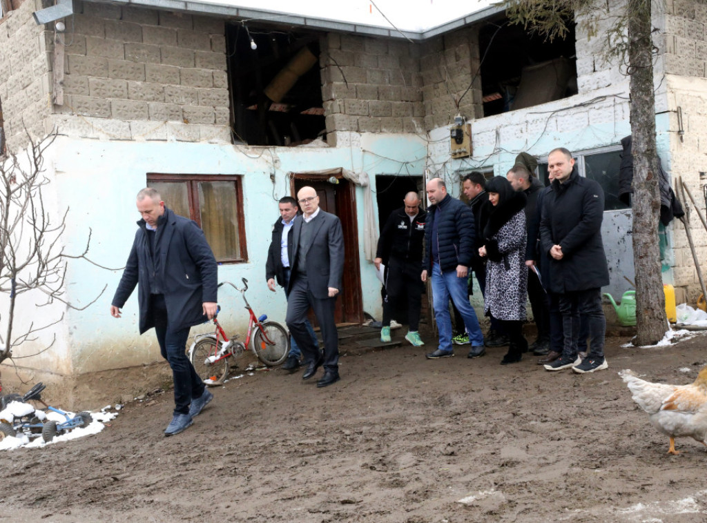 Vučević posetio u Leskovcu dečaka Stefana, koji sa dedom živi u nehumanim uslovima