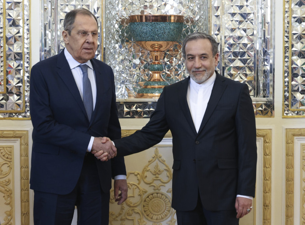 Lavrov u Teheranu razgovarao sa iranskim predsednikom i šefom diplomatije o nizu pitanja