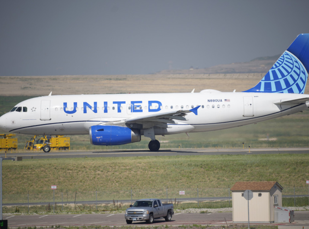 Avion Junajted erlajnsa prinudno sleteo na aerodrom u Nju Džersiju