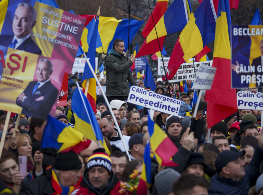 Hiljade ljudi na antivladinom skupu u Bukureštu, govorio i Kalin Đorđesku