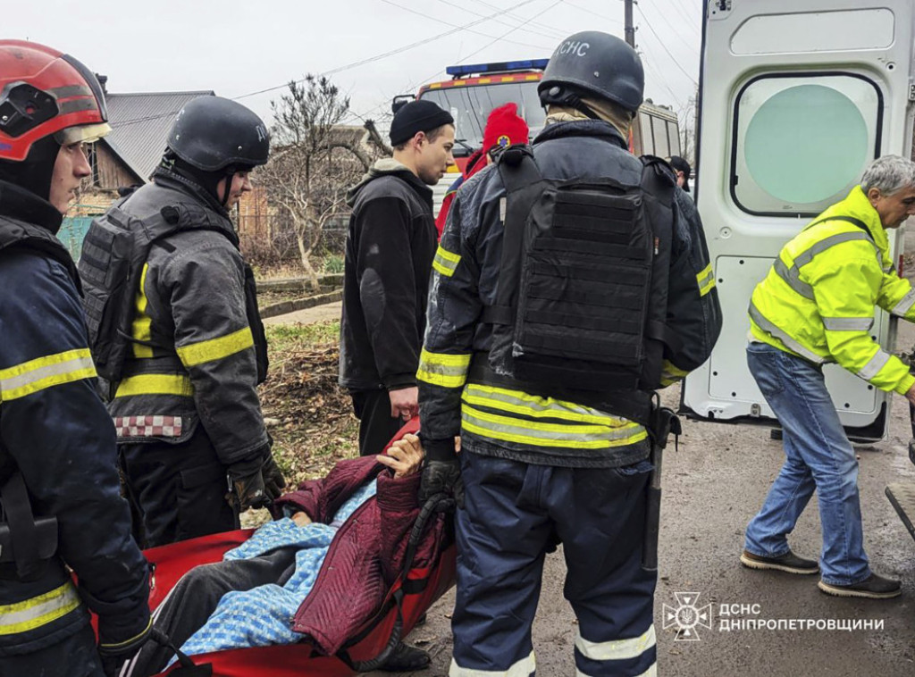 U raketnom napadu na Krivi Rog poginule četiri osobe, broj povređenih porastao na 30