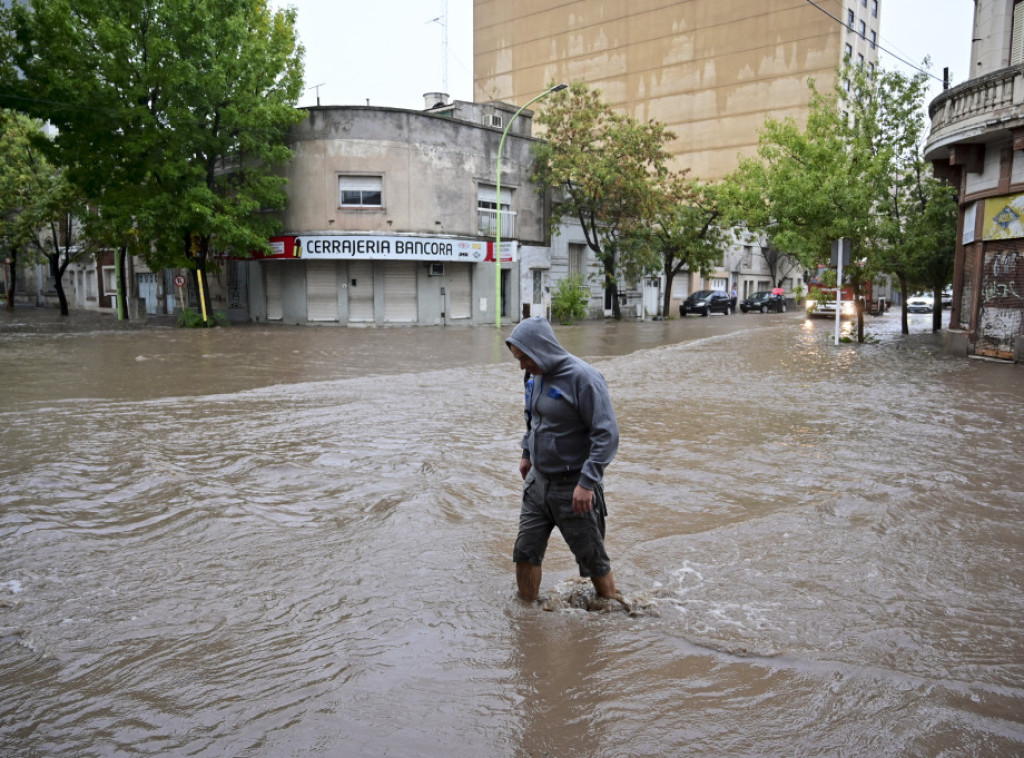 Obilna kiša pogodila argentinski grad Baija Blanku, nastradalo šest osoba