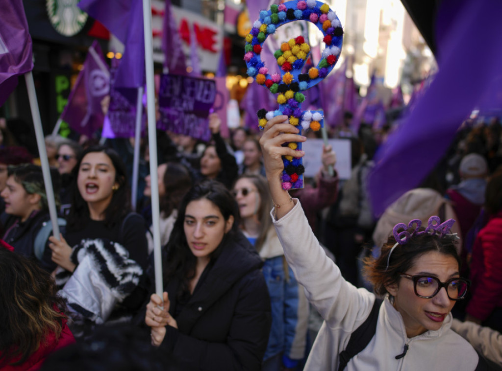 Hiljade Turkinja danas protestovalo protiv nasilja i nejednakosti